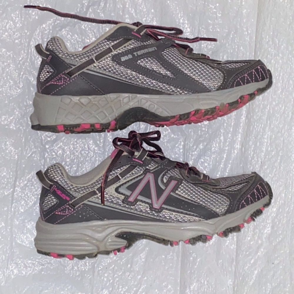 New Balance AII Terrain 411 V2 Gray and Pink Hiking Trail Shoes Sz, 6.5 Unisex - Picture 3 of 11